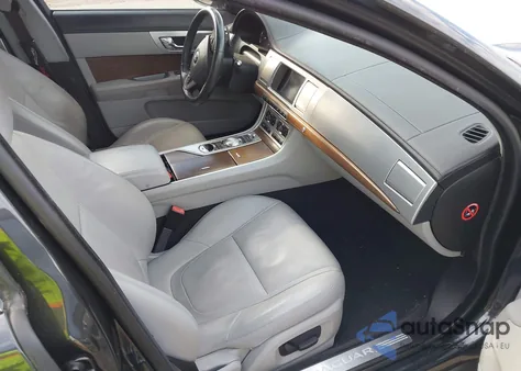 2015 Jaguar Xf 2.0T Premium z USA, uszkodzony, nr VIN SAJWA0FS9FPU60422